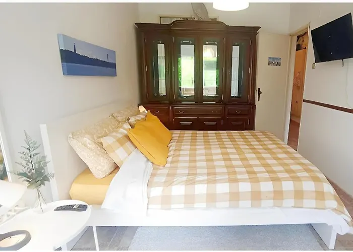 Quarto Cama Queen Lisboa Benfica Em Apartamento Familiar - Casa De Banho Compartilhada - Temos Cao