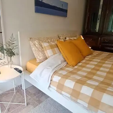 Quarto Cama Queen Lisboa Benfica Em Apartamento Familiar - Casa De Banho Compartilhada - Temos Cao Exterior photo