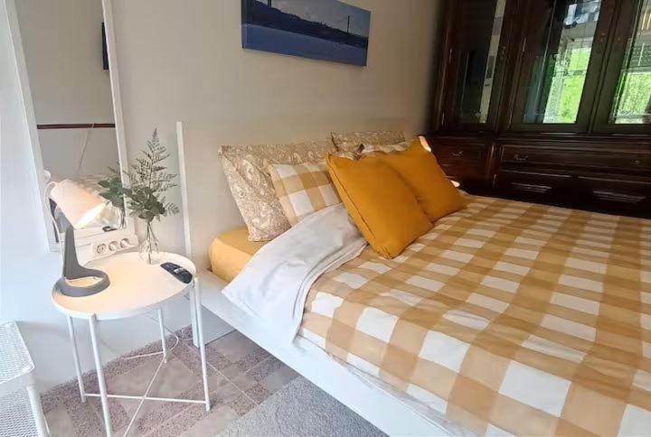 Homestay Cama Queen Benfica Em Familiar - Casa De Banho Compartilhada - Temos Cao Lisbon
